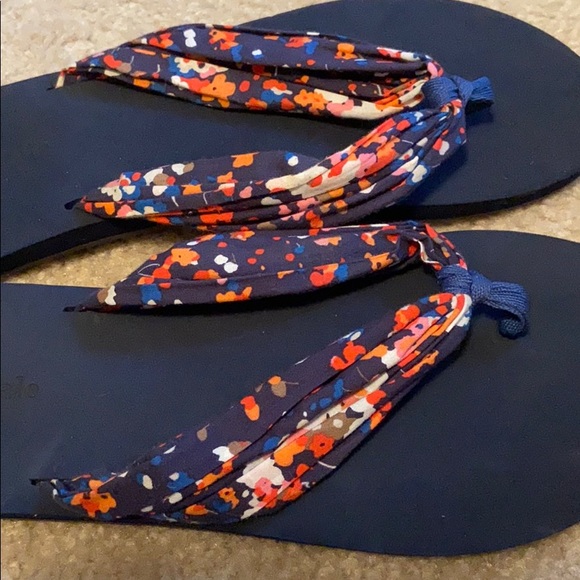 Aeropostale Flip-Flops - Picture 2 of 2